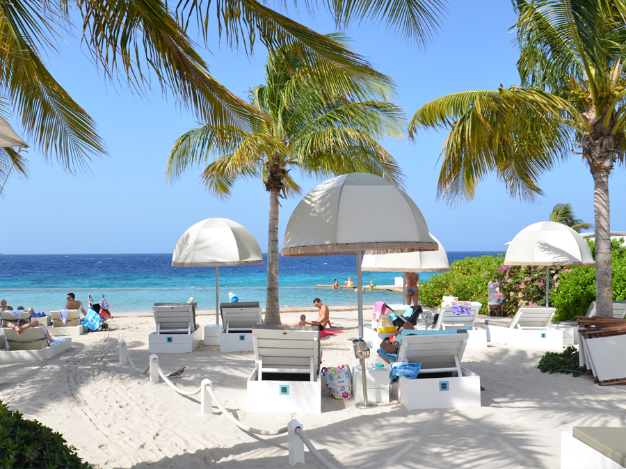 Beach hopping curacao